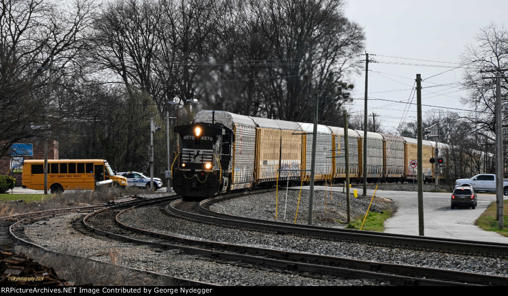 NS 4570 leading with the long hood forward